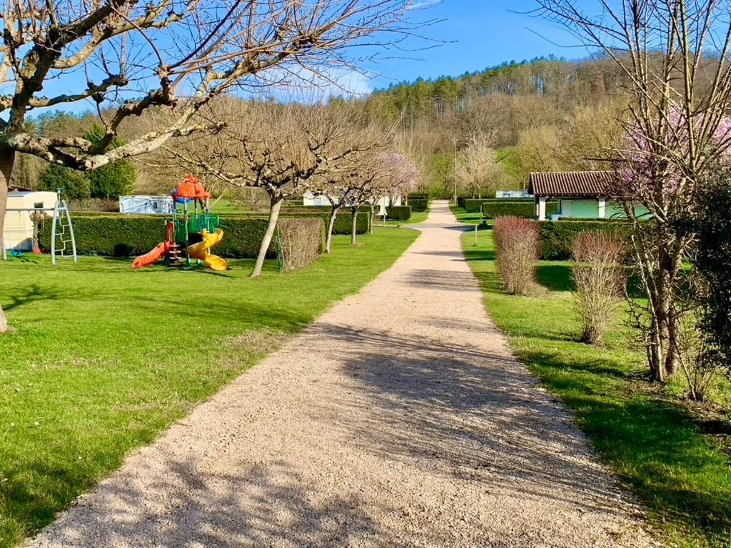 Camping Familial Paisible Avec Piscine, Mobil Home , Chalet, Studio & Emplacement Nue Casties-Labrande Eksteriør billede