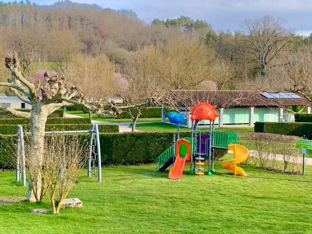 Camping Familial Paisible Avec Piscine, Mobil Home , Chalet, Studio & Emplacement Nue Casties-Labrande Eksteriør billede