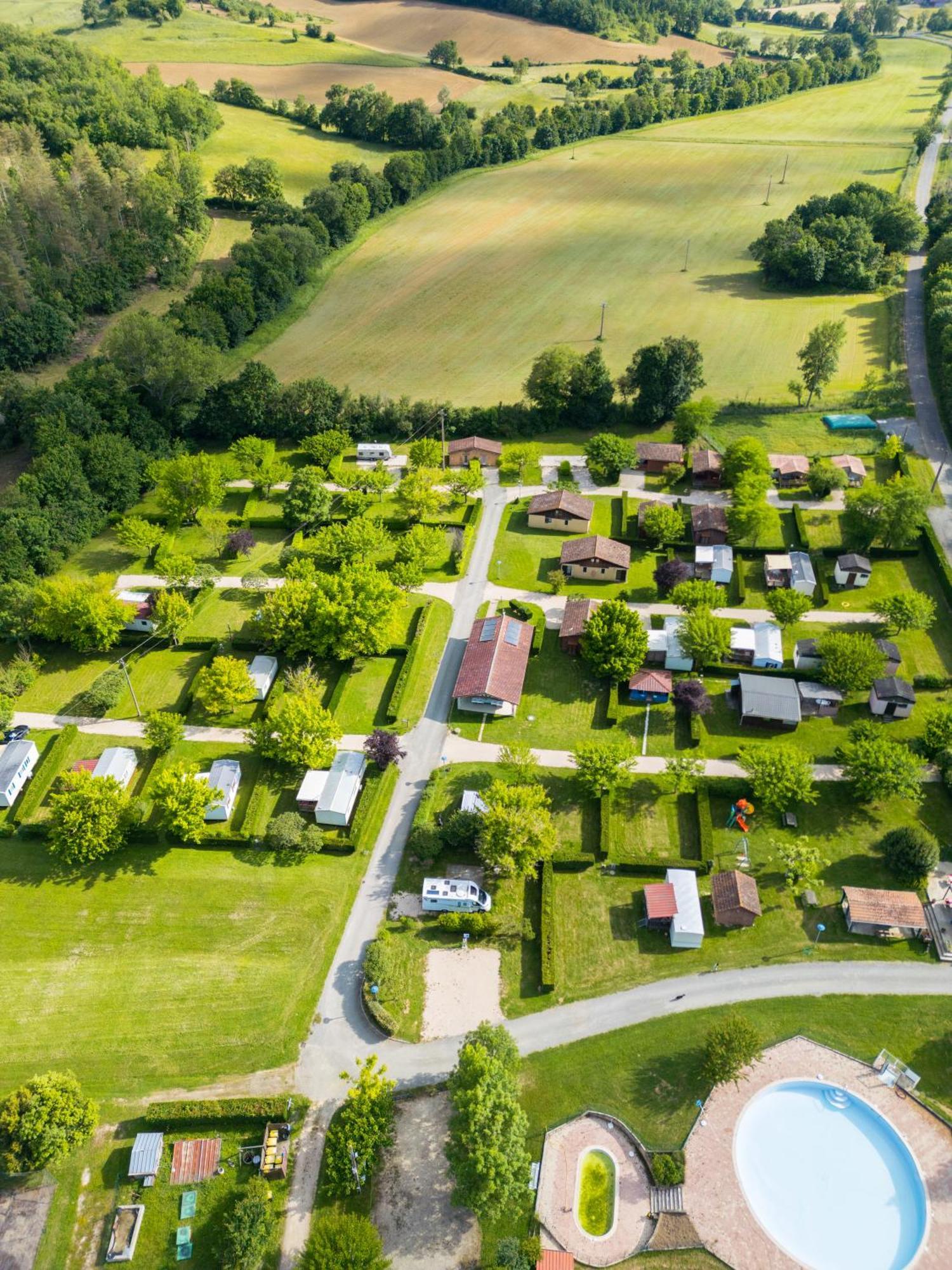 Camping Familial Paisible Avec Piscine, Mobil Home , Chalet, Studio & Emplacement Nue Casties-Labrande Eksteriør billede