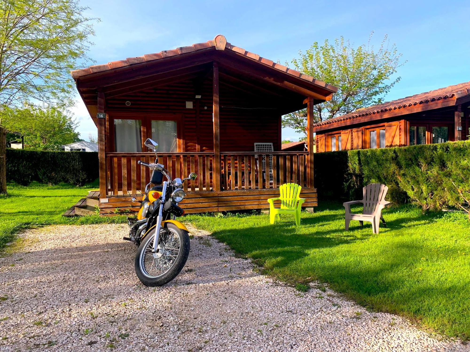 Camping Familial Paisible Avec Piscine, Mobil Home , Chalet, Studio & Emplacement Nue Casties-Labrande Eksteriør billede