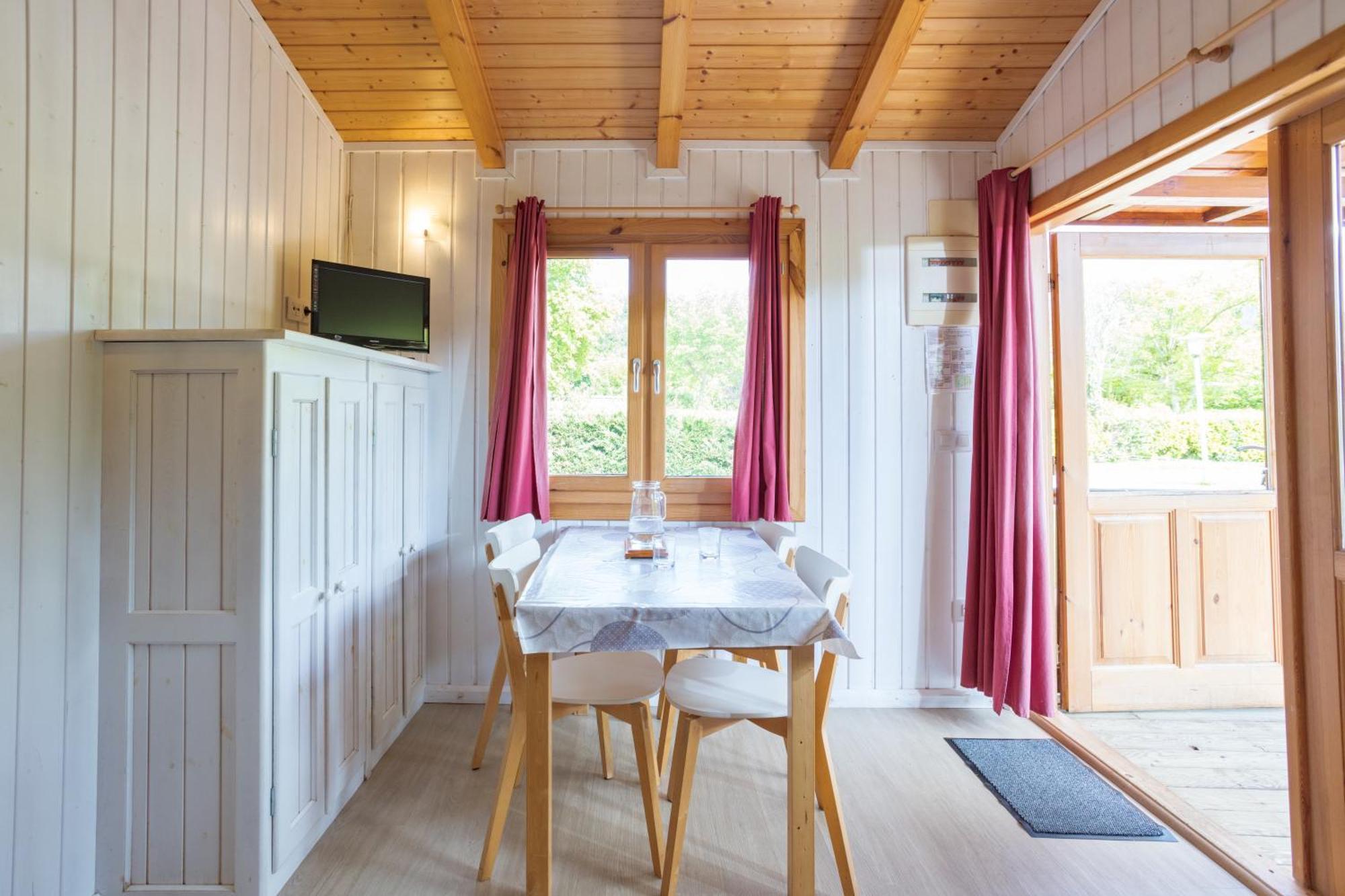 Camping Familial Paisible Avec Piscine, Mobil Home , Chalet, Studio & Emplacement Nue Casties-Labrande Eksteriør billede