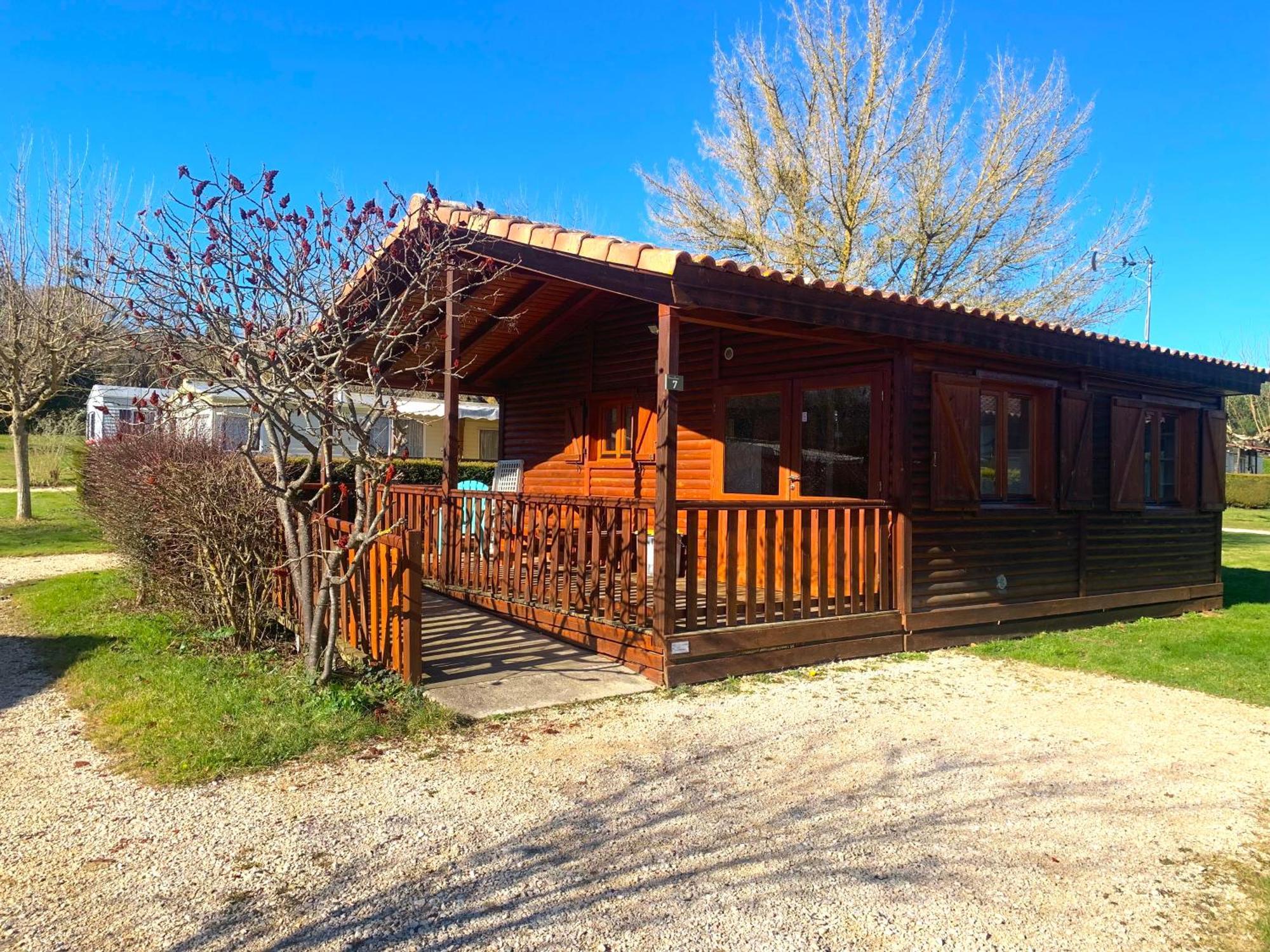 Camping Familial Paisible Avec Piscine, Mobil Home , Chalet, Studio & Emplacement Nue Casties-Labrande Eksteriør billede