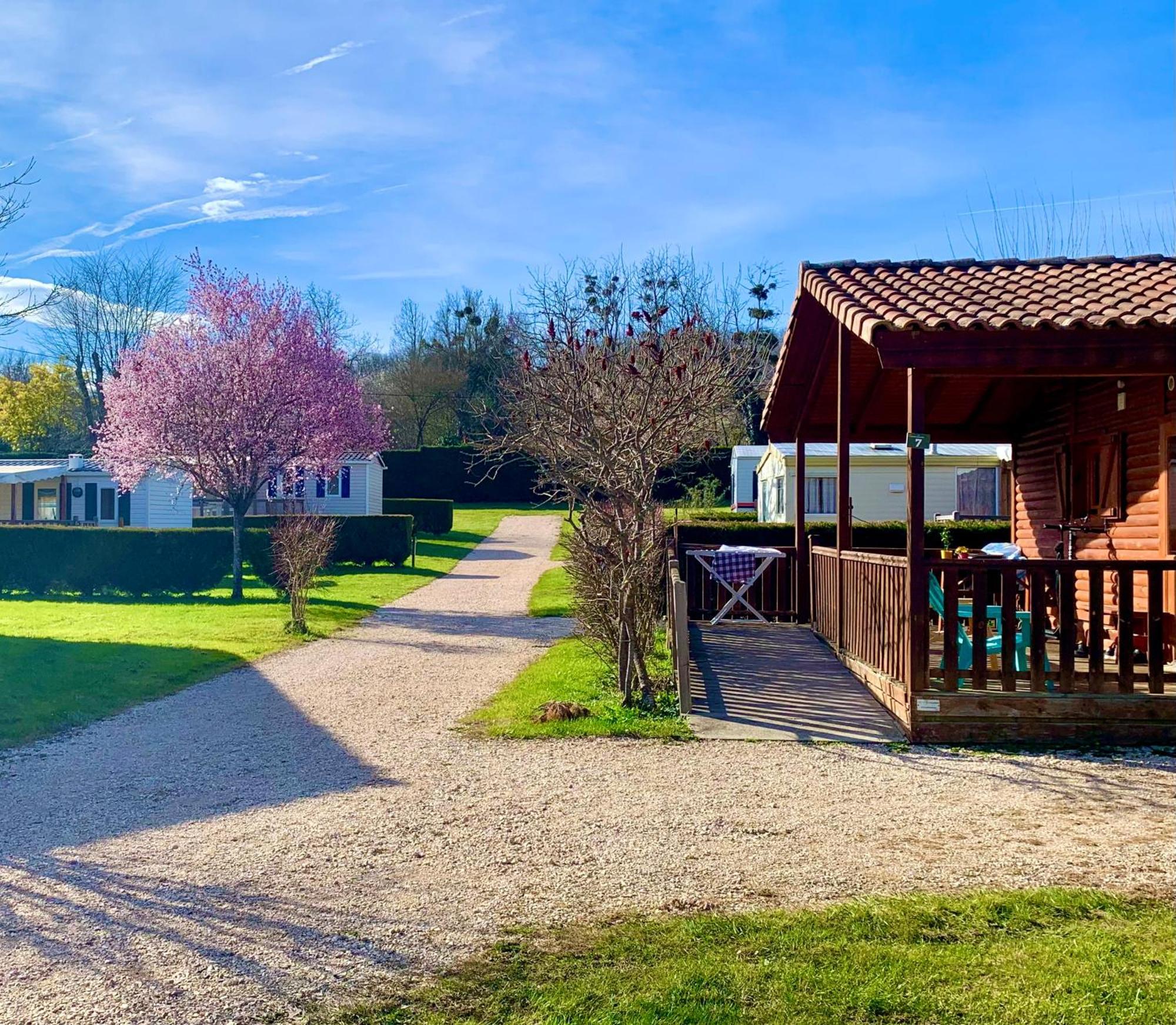 Camping Familial Paisible Avec Piscine, Mobil Home , Chalet, Studio & Emplacement Nue Casties-Labrande Eksteriør billede