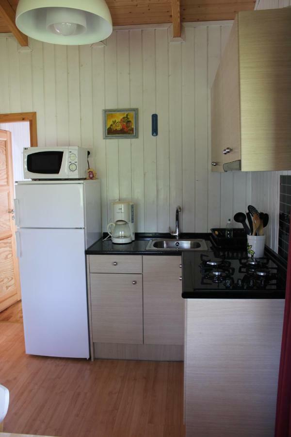 Camping Familial Paisible Avec Piscine, Mobil Home , Chalet, Studio & Emplacement Nue Casties-Labrande Eksteriør billede
