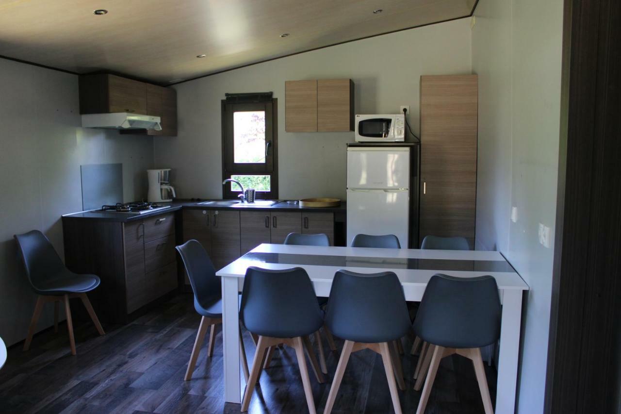 Camping Familial Paisible Avec Piscine, Mobil Home , Chalet, Studio & Emplacement Nue Casties-Labrande Eksteriør billede